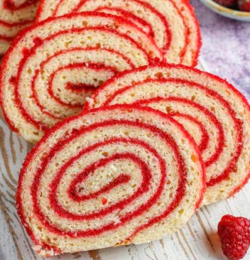 Gâteau roulé à la confiture : le dessert pour enfants toujours apprécié